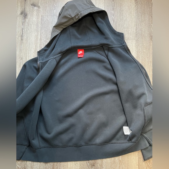 Nike hoodie . - Picture 5 of 6